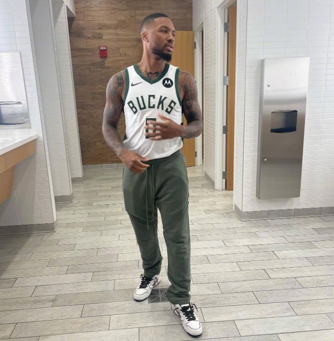 追梦：鉴于字母哥所做的一切，雄鹿应该助他前往能争冠的队伍（追梦认为：鉴于字母哥的贡献，雄鹿应助其加盟冲冠球队）