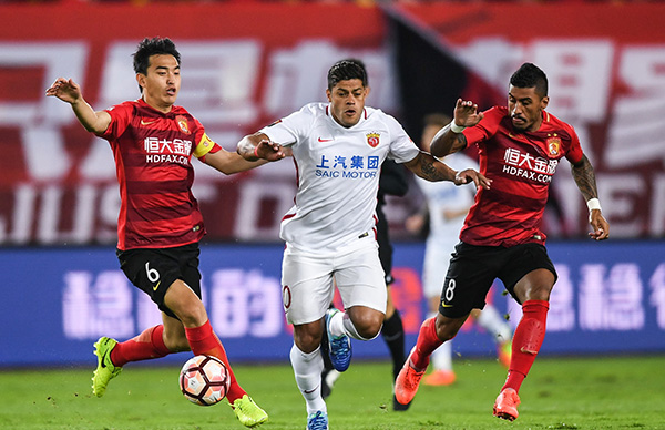 罗马诺：曼联并未与巴萨就费尔明展开谈判，球员只专注巴萨（罗马诺：曼联未与巴萨就费尔明接洽，球员仍专注巴萨）