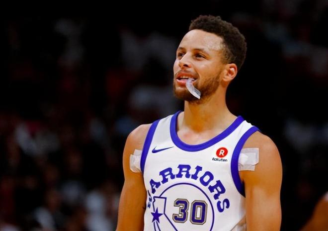 鹈鹕双核发力豪取胜利（鹈鹕双星爆发强势取胜）