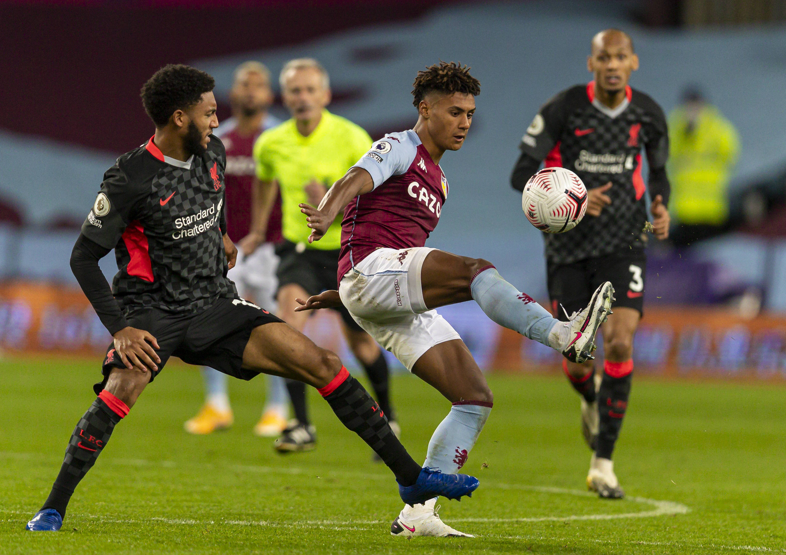 杨瀚森现场观战林葳，开拓者官方晒两人合影握手微笑交流视频（杨瀚森现身观战林葳，开拓者官方晒出两人同框握手微笑互动视频）