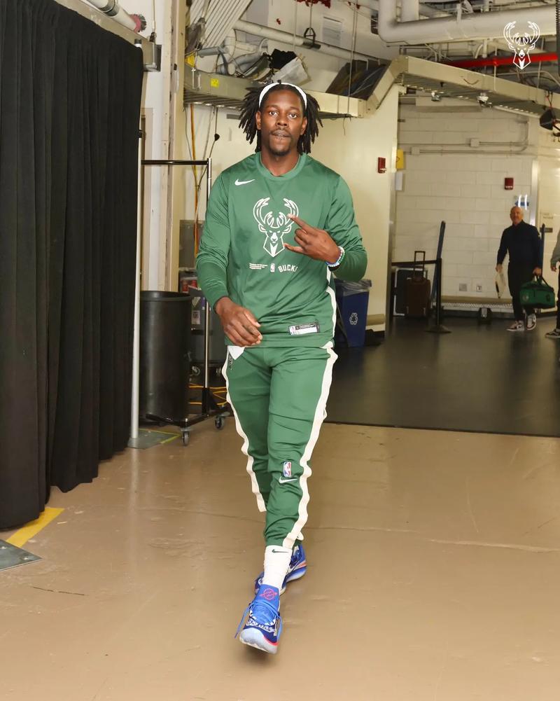 米体：路易斯-恩里克表现欠佳，没把握住这次宝贵的首发机会（米体：路易斯-恩里克状态低迷，错失难得的首发良机）