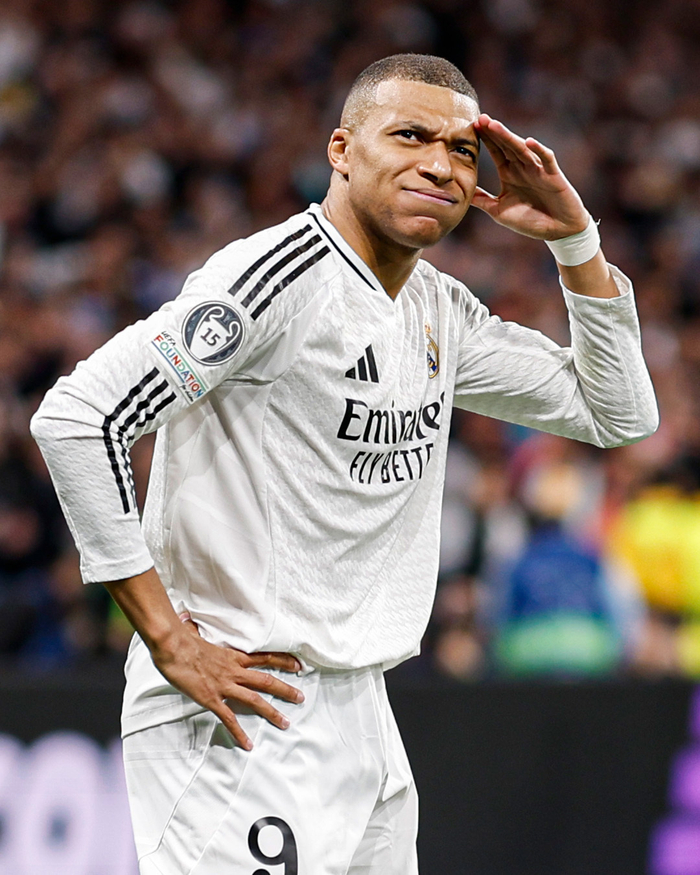 养老？不存在！40岁永动机累瘫了：触球101次 连续10轮狂奔90分钟（养老？想多了！40岁“永动机”累趴：101次触球，已连10轮跑满90分钟）